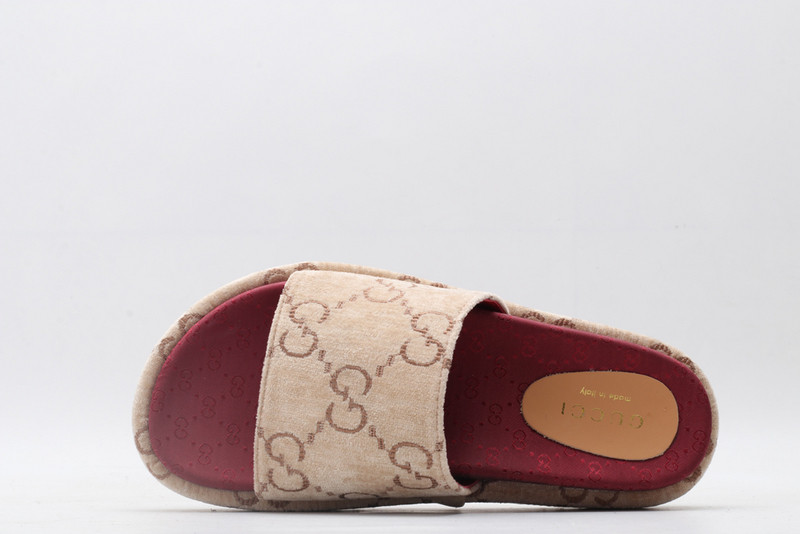 g*u*i sandals