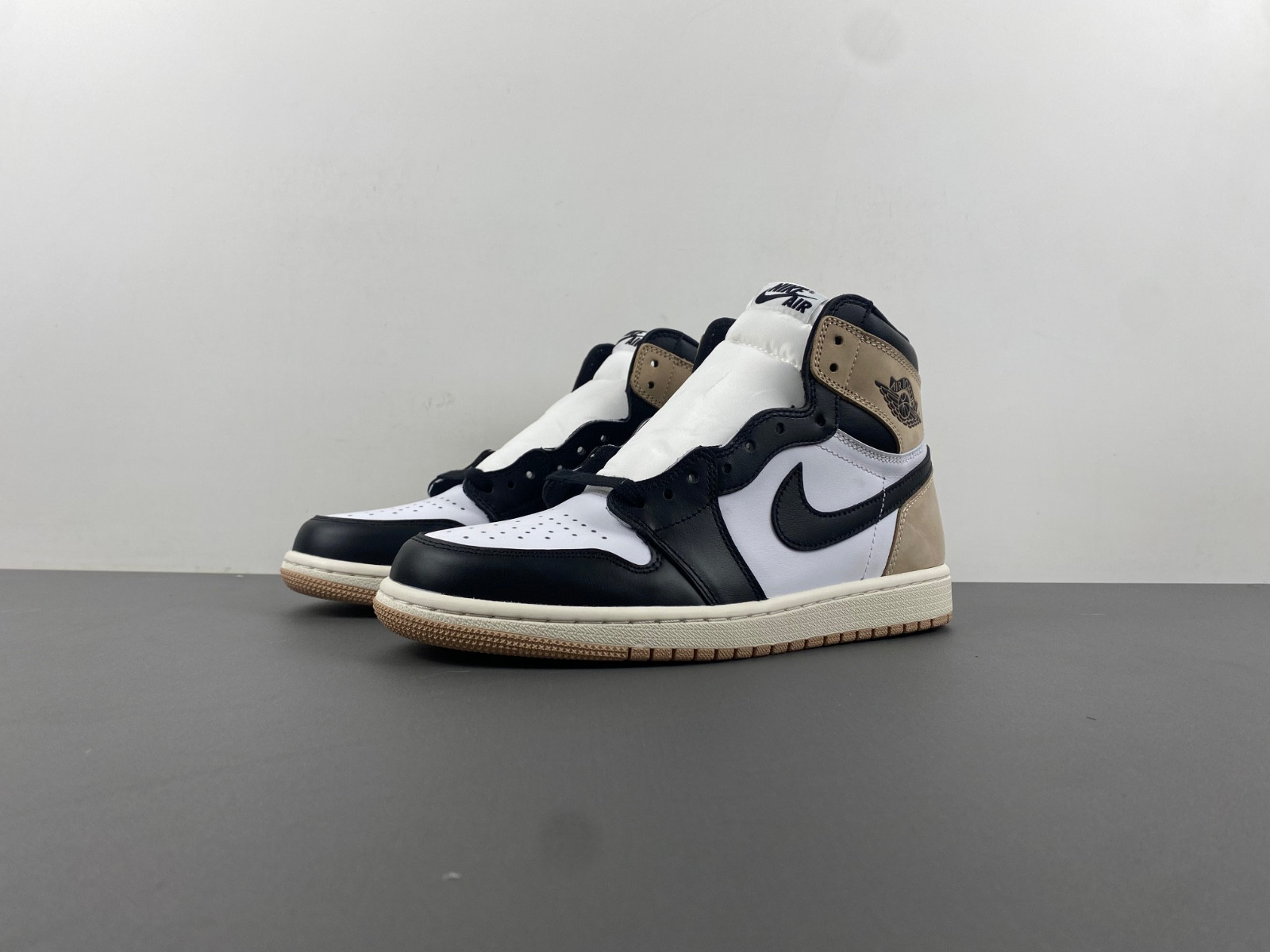 air jordan 1 high og wmns "latte" fd2596-021