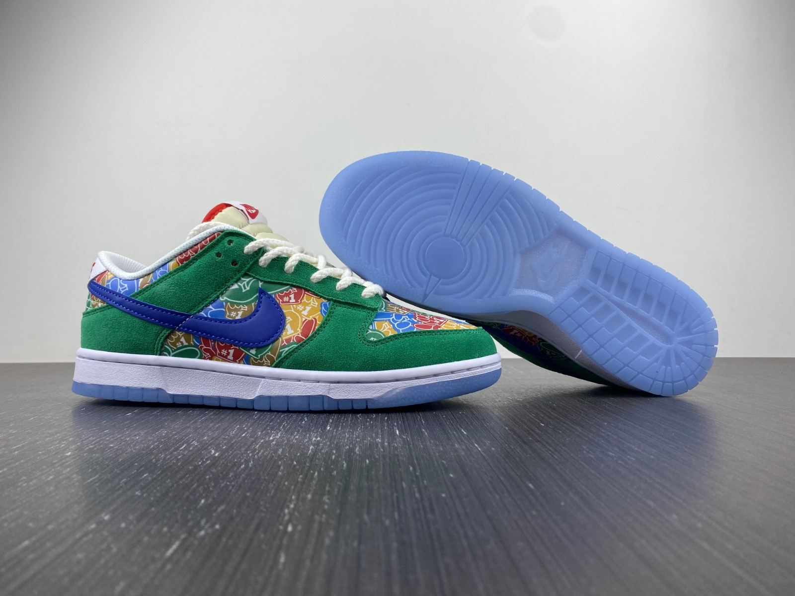 nike dunk low ''foam finger'' dz5184-300