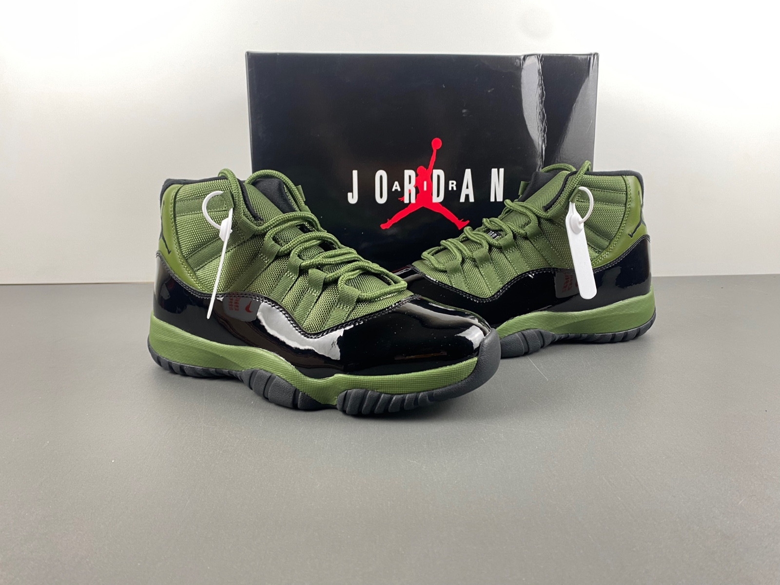 AIR JORDAN 11
