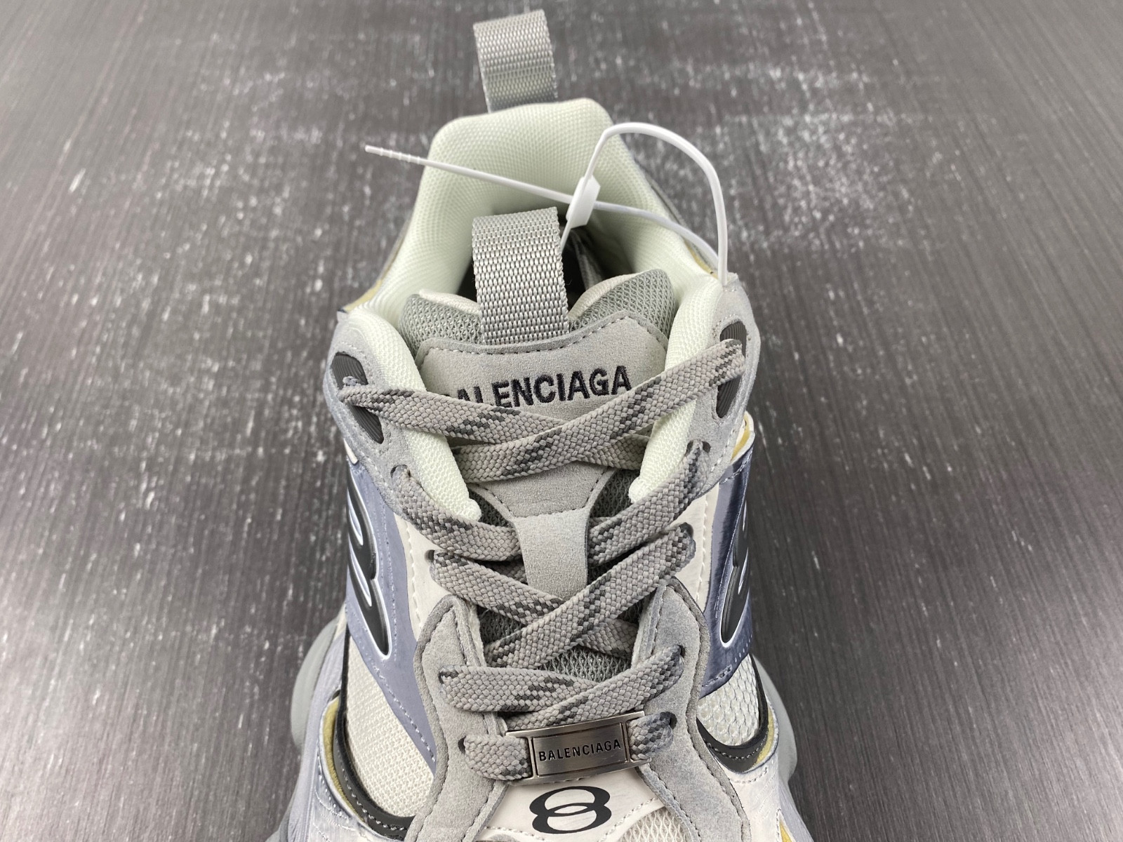 bc cargo sneaker