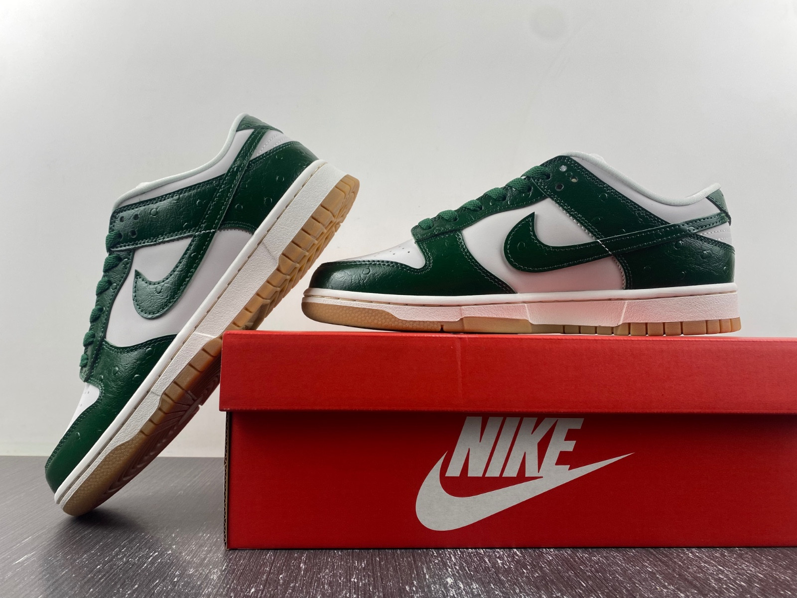 nike dunk low lx wmns gorge green fj2260-002