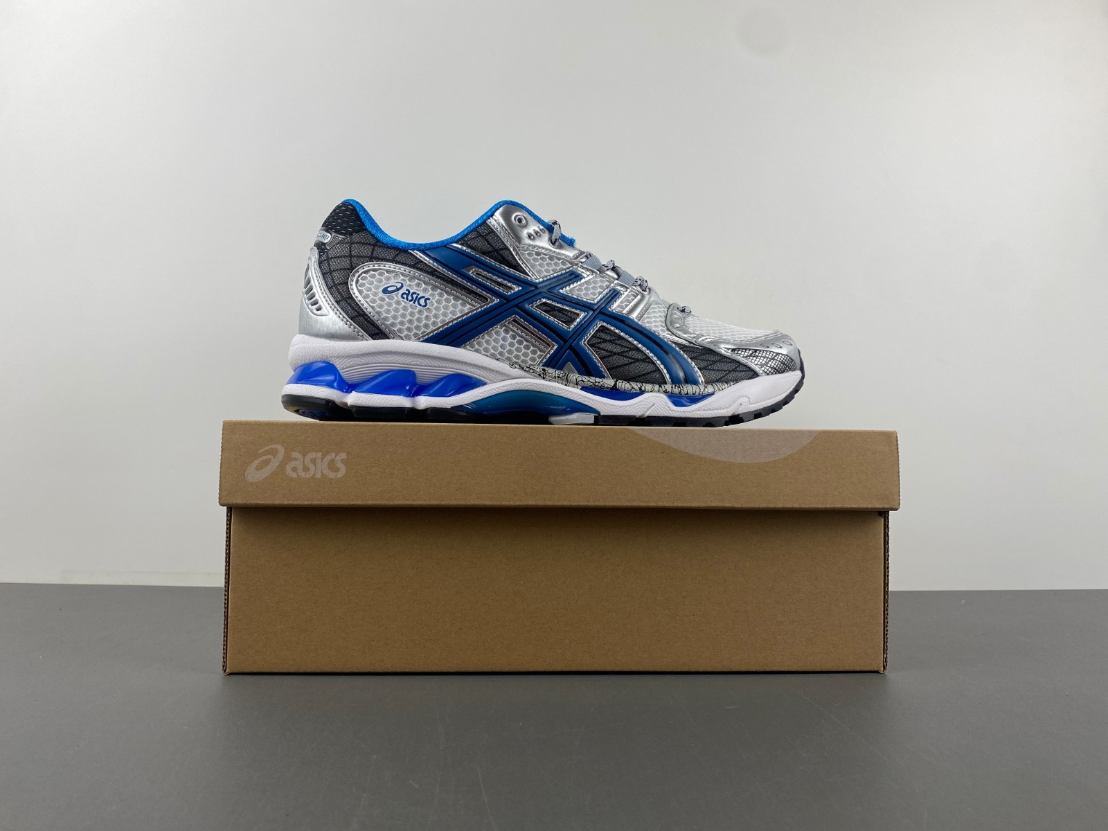 As*ic*s gel-nimbus 10.1 