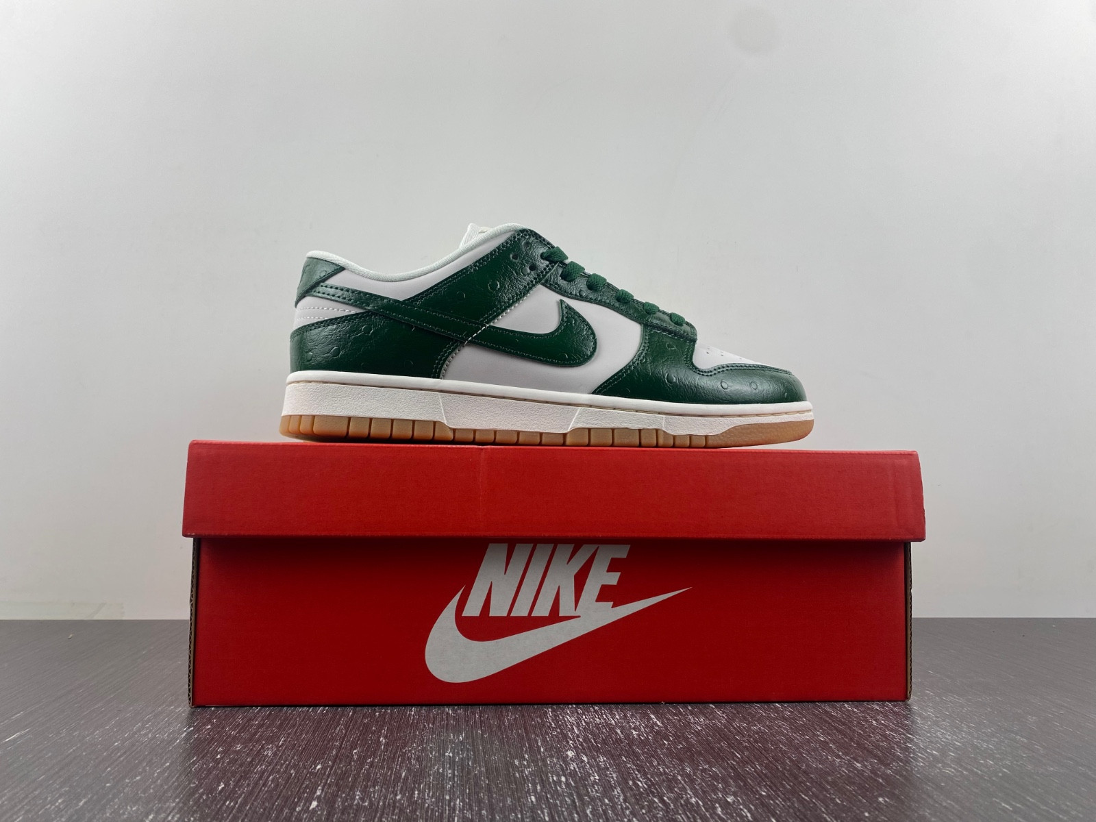 nike dunk low lx wmns gorge green fj2260-002