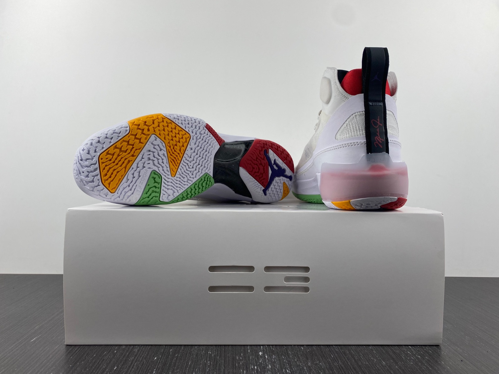air jordan 37 hare dd6958-160