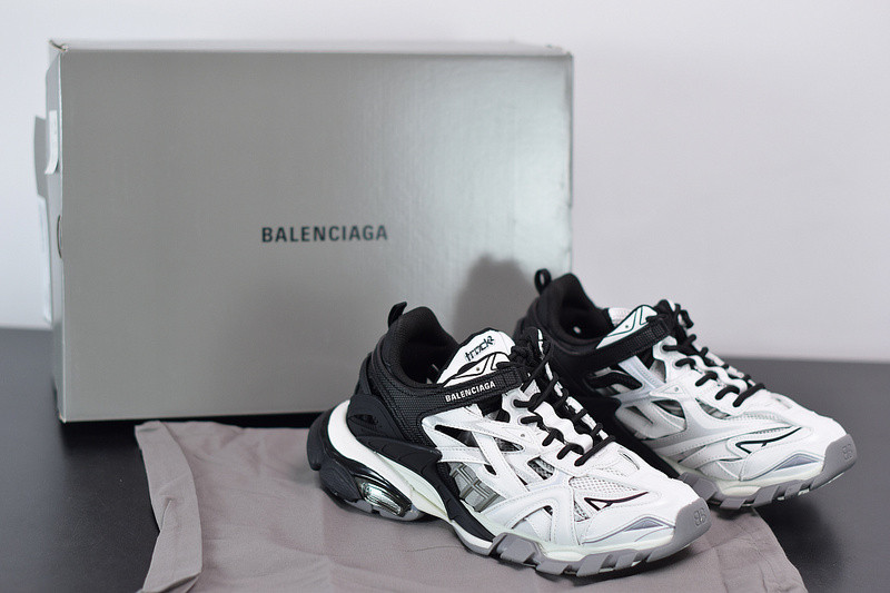 bc track sneaker