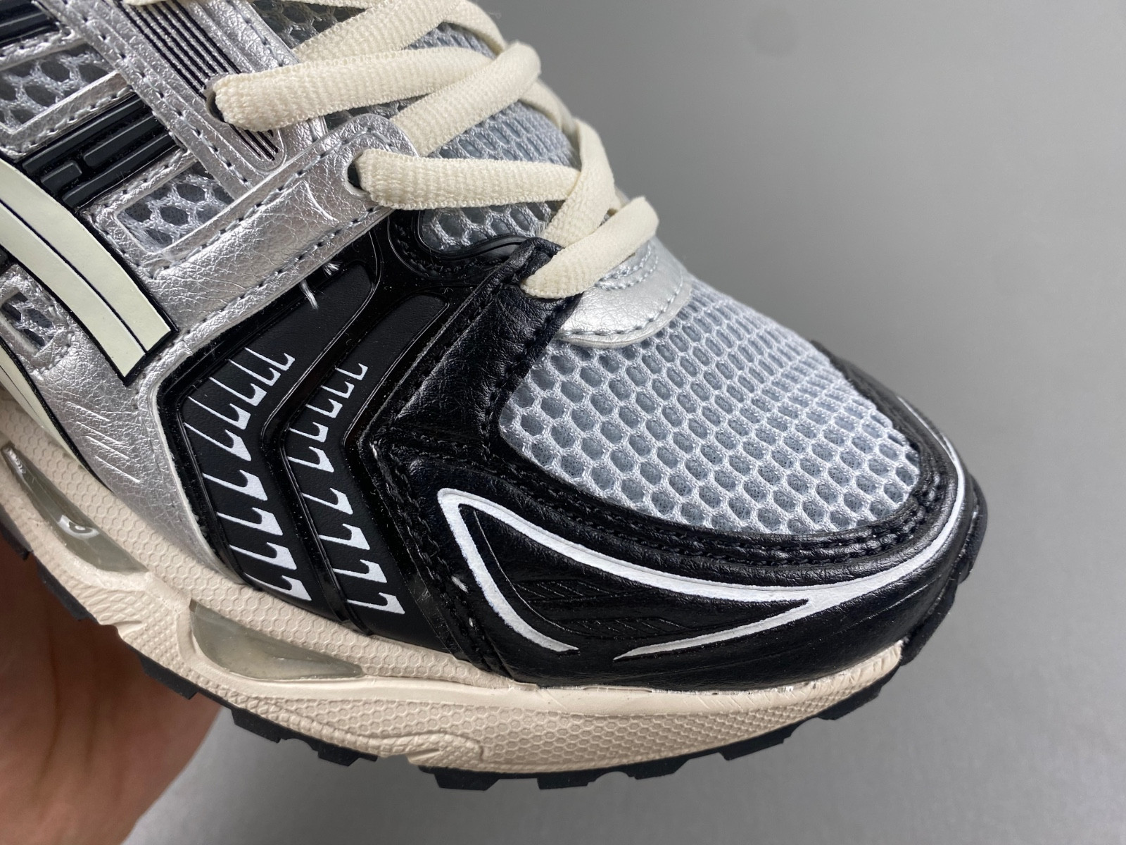 As*ic*s gel kayano 14 