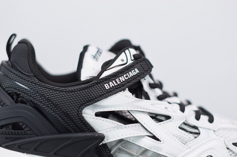 bc track sneaker