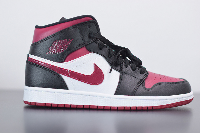air jordan 1 mid resembles the “bred toe” 554724-066