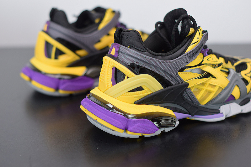 bc track sneaker