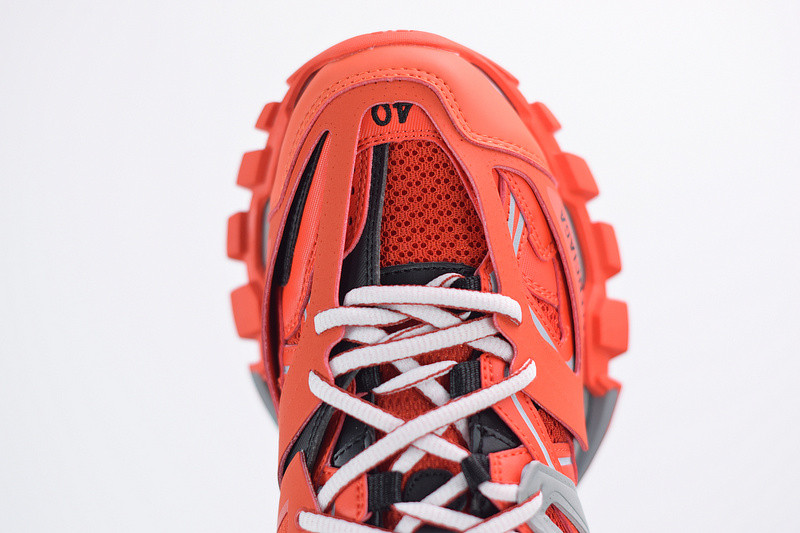 bc track sneaker