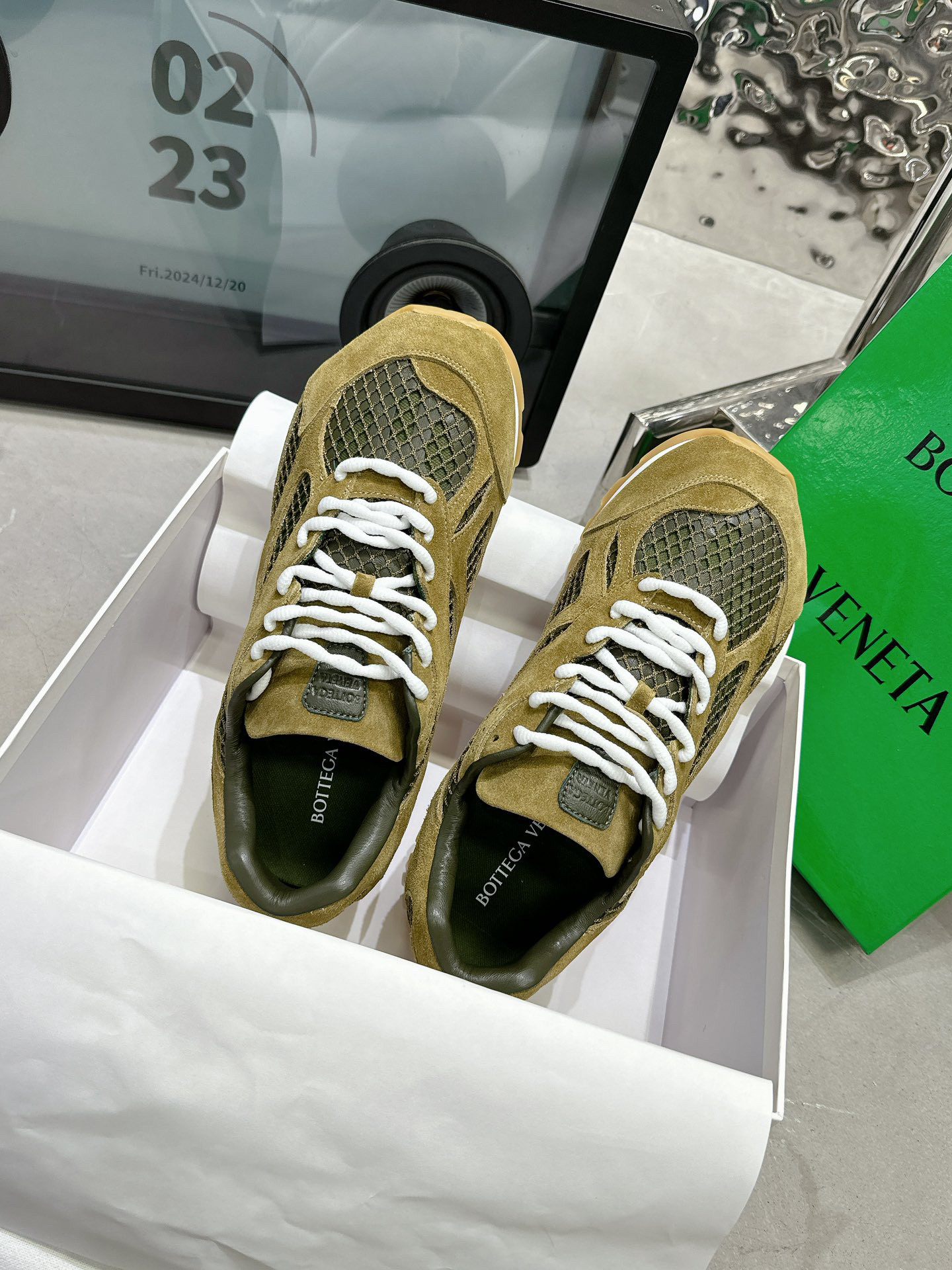 b0tt*ga Ven*ta orbit sneaker