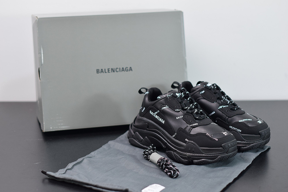 bc triple s trainer 524039 w06e2 2020