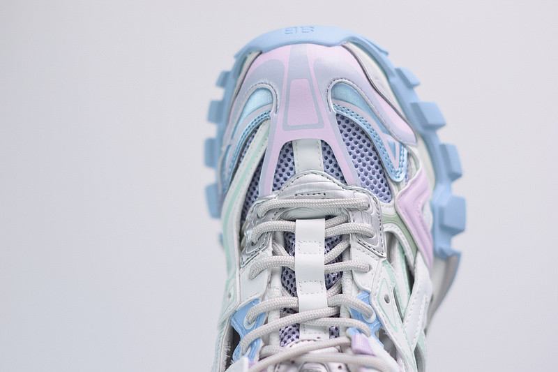 bc track sneaker