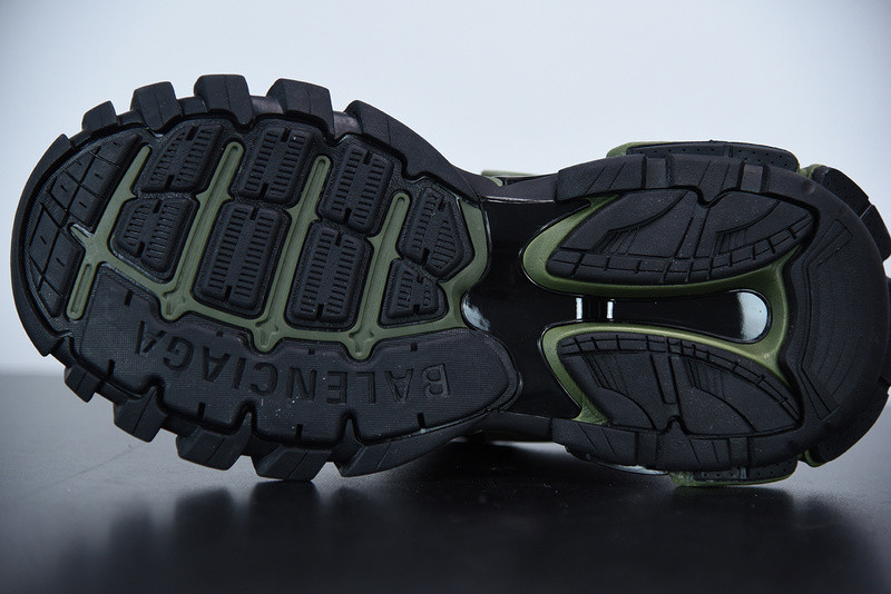 bc track sneaker