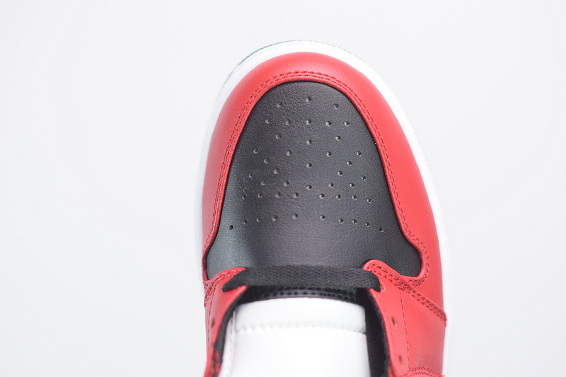 air jordan 1 mid “chicago black toe” 554724-069