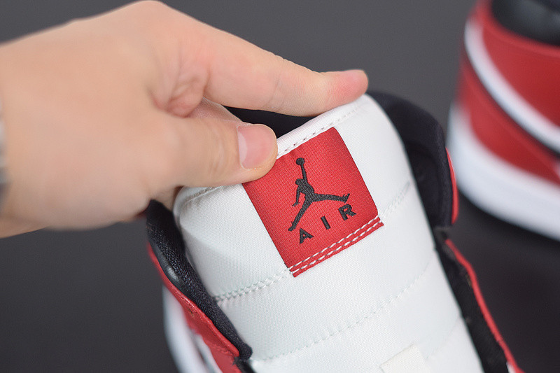 air jordan 1 mid “chicago black toe” 554724-069