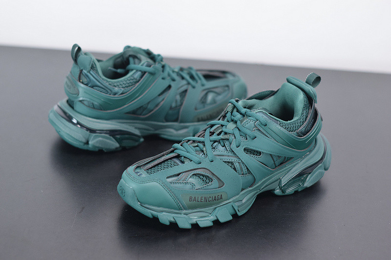 bc track sneaker
