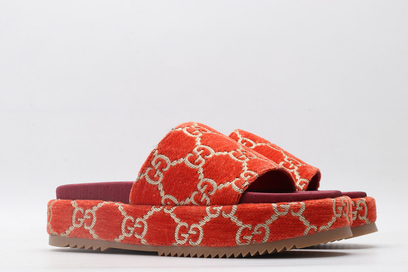 g*u*i sandals