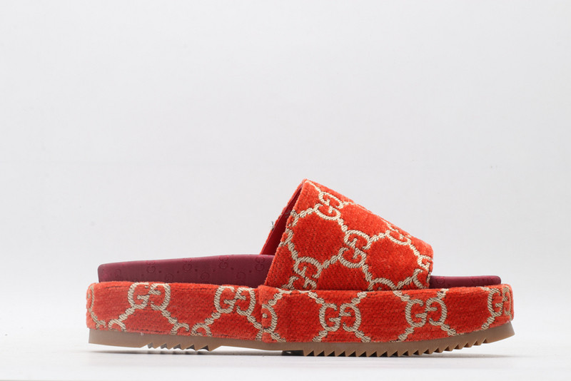 g*u*i sandals