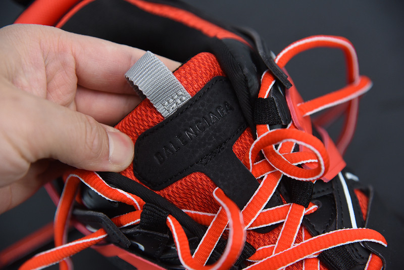 bc track sneaker