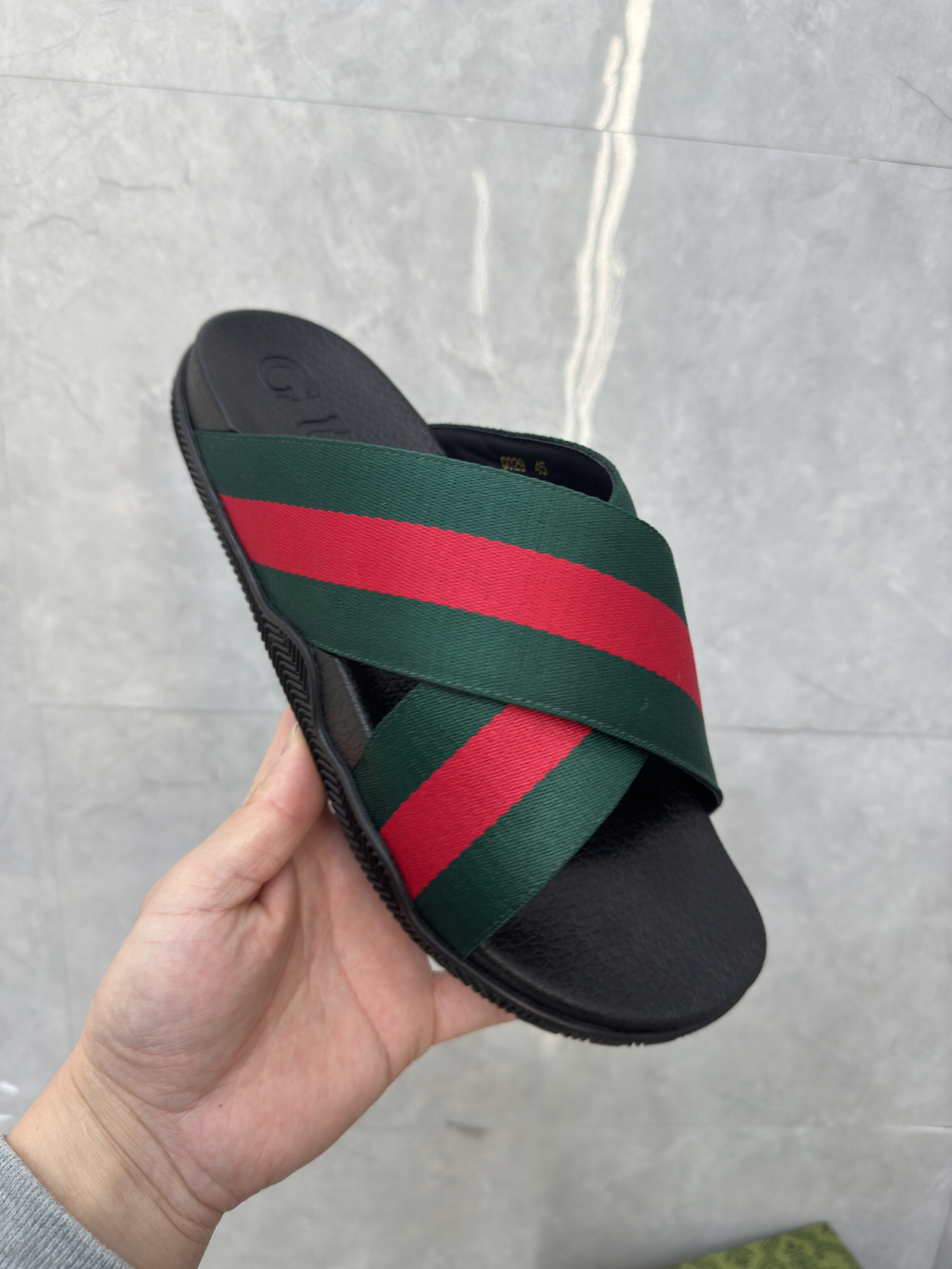 g*u*i sandals