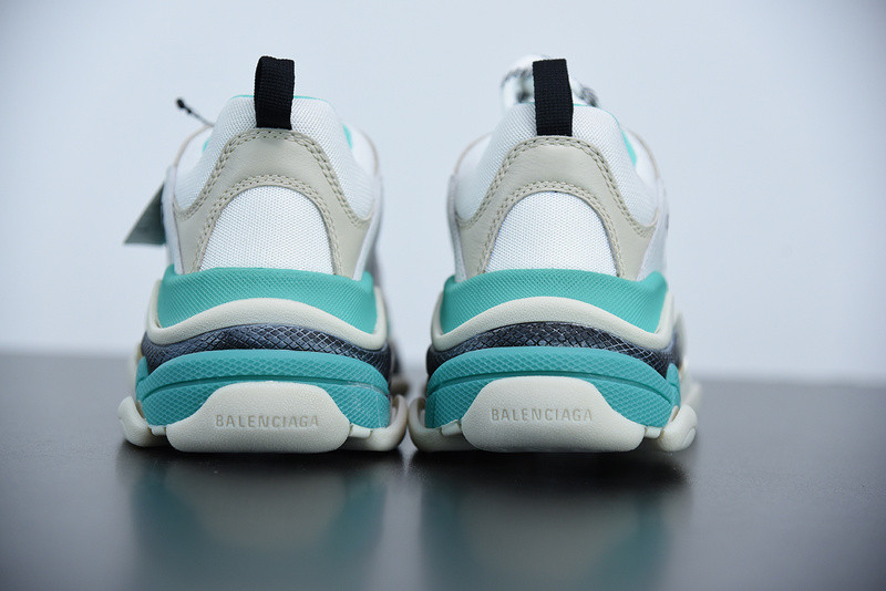 bc triple s trainer white 524039 w09oh 3005