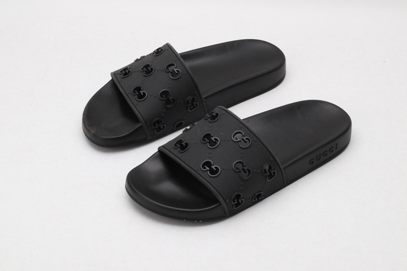 g*u*i sandals