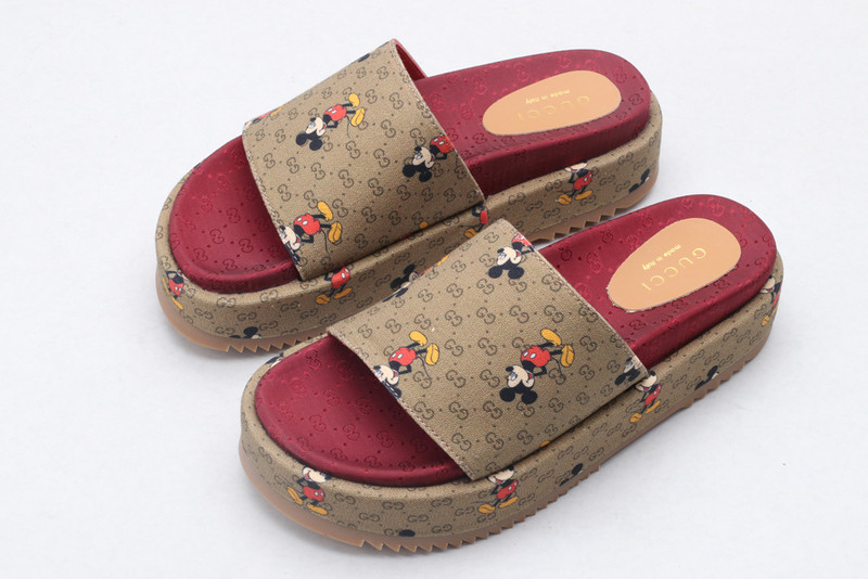 g*u*i sandals