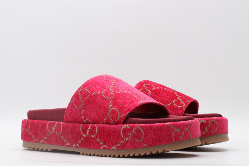 g*u*i sandals
