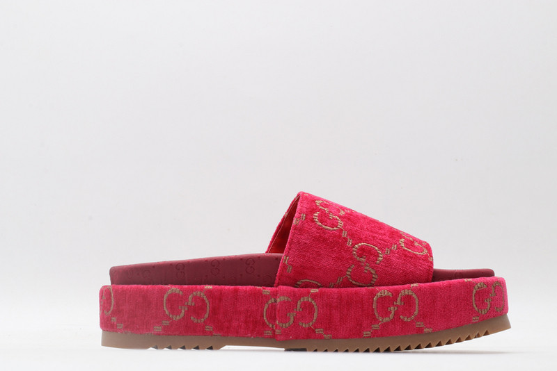 g*u*i sandals