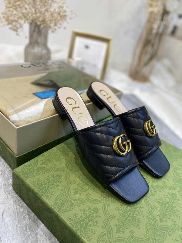 g*u*i sandals