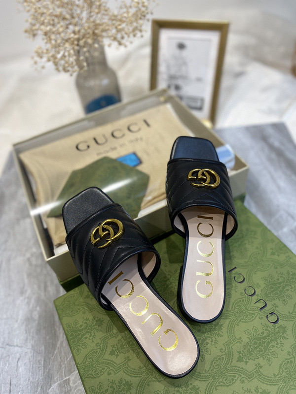 g*u*i sandals