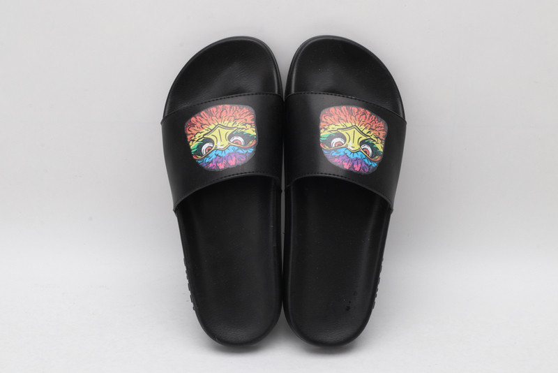 g*u*i sandals