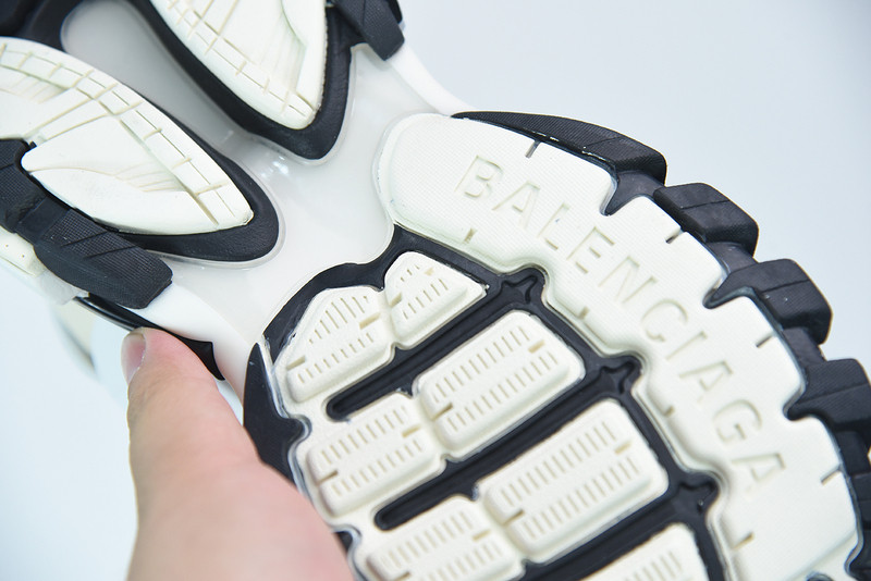 bc track sneaker