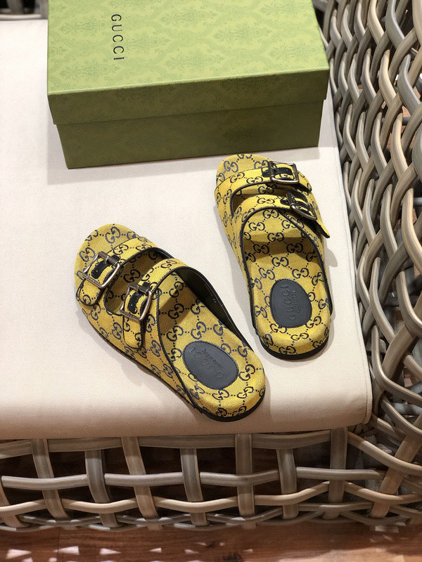 g*u*i sandals