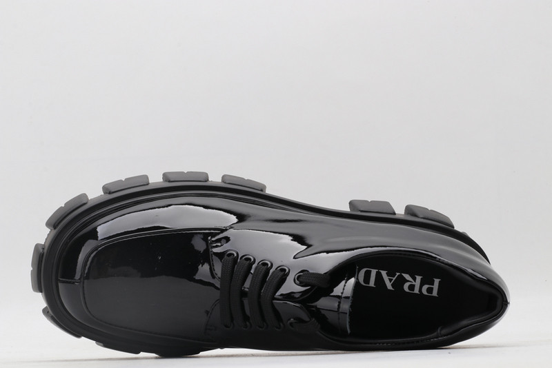 pr sneaker
