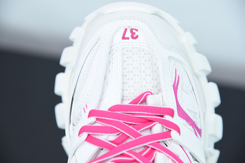 bc track sneaker