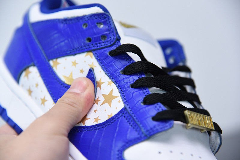 S*p*e x nike sb dunk low white/metallic gold-hyper blue dh3228-100