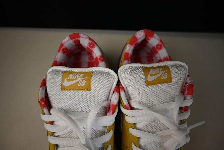 nike sb dunk low yellow lobster 313170-137566