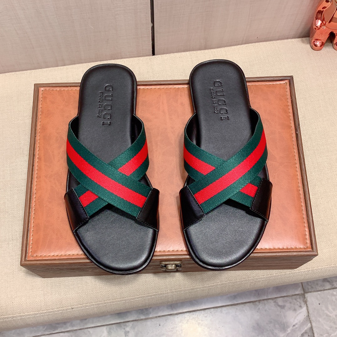 g*u*i sandals