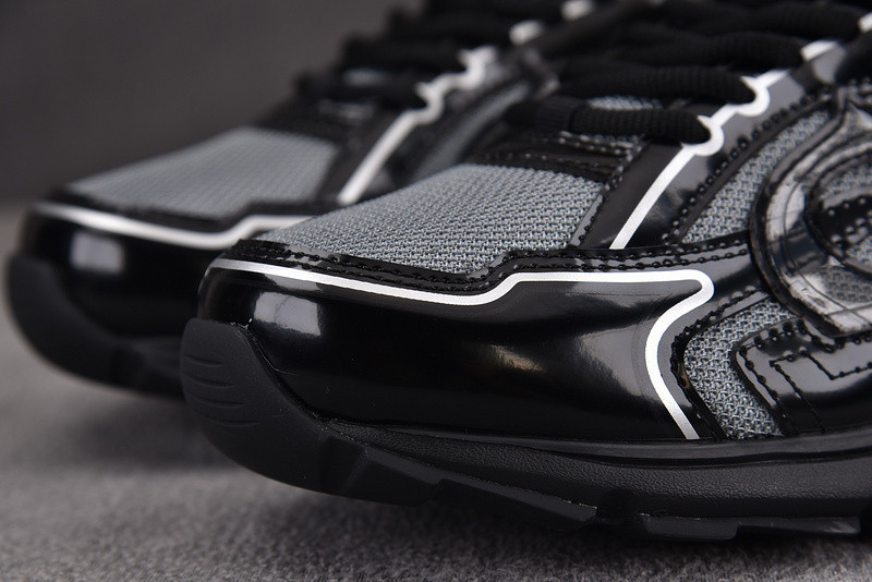 DIO* SNEAKER