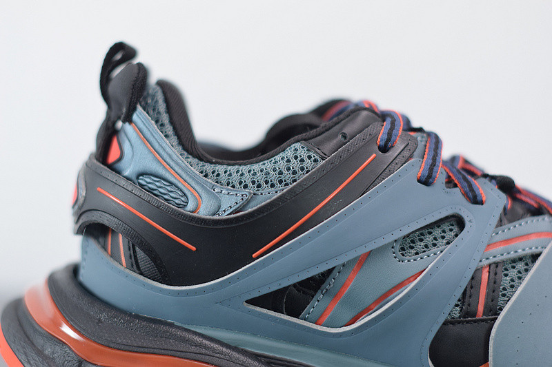 bc track sneaker
