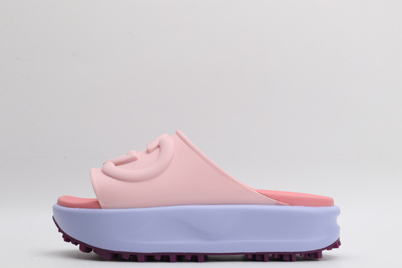 g*u*i sandals