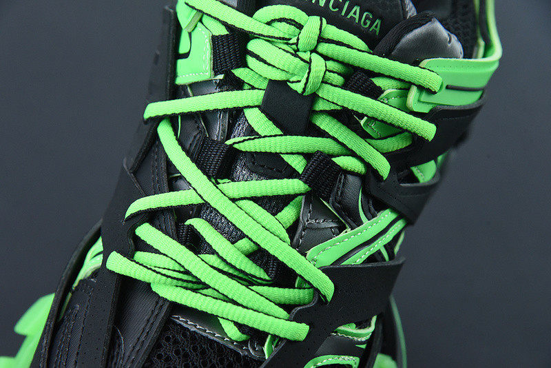 bc track sneaker