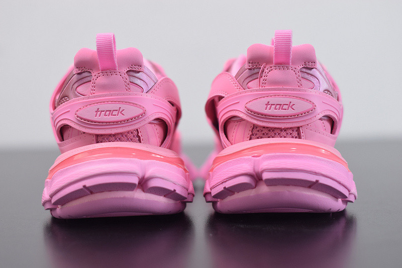 bc track sneaker