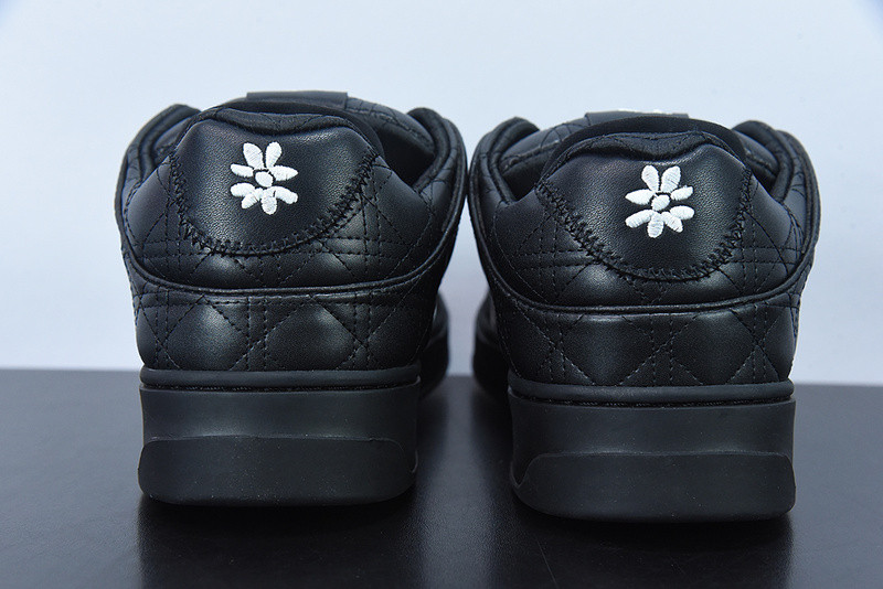 dio* sneaker