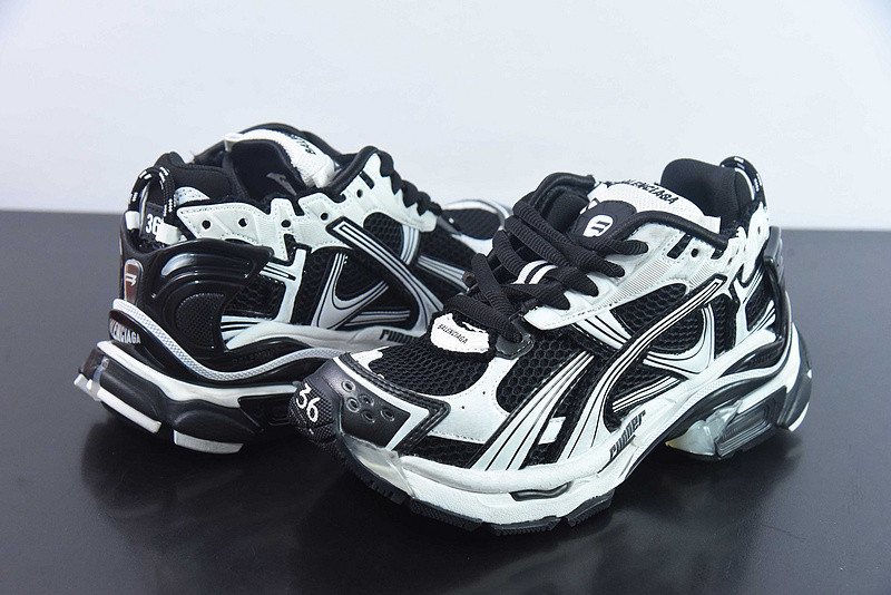 Ba*len*cia*ga runner sneaker