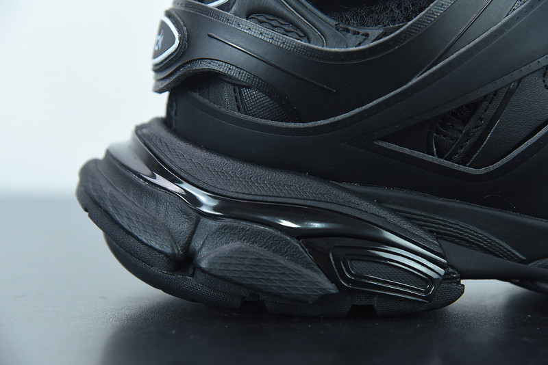 bc track sneaker