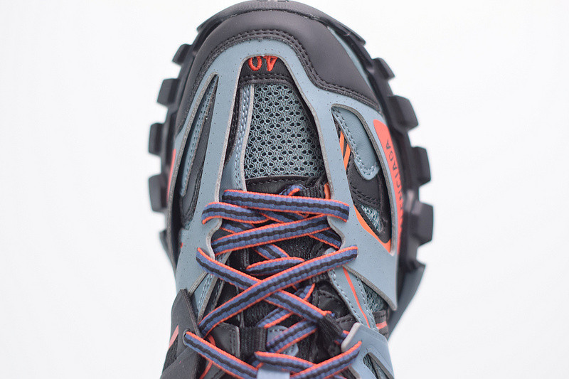 bc track sneaker